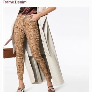 - NWT Frame Le High Skinny Crop in Coated Python